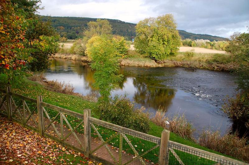 River Edge Lodges Bridge of Earn Exterior photo