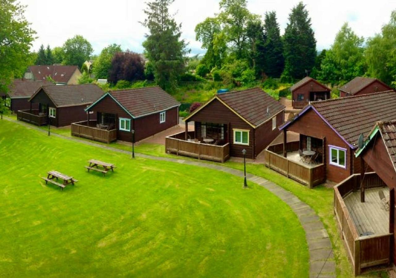 River Edge Lodges Bridge of Earn Exterior photo