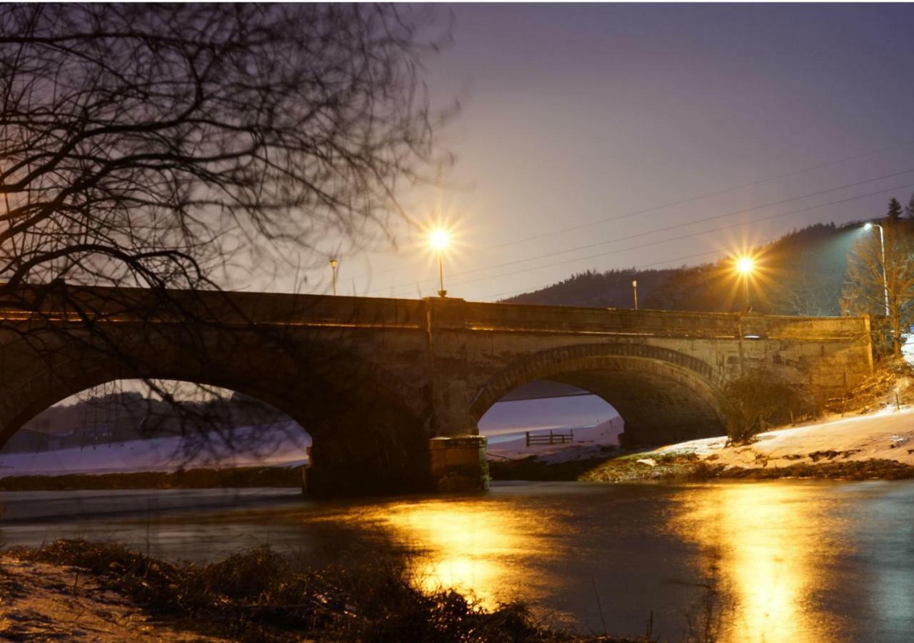 River Edge Lodges Bridge of Earn Exterior photo